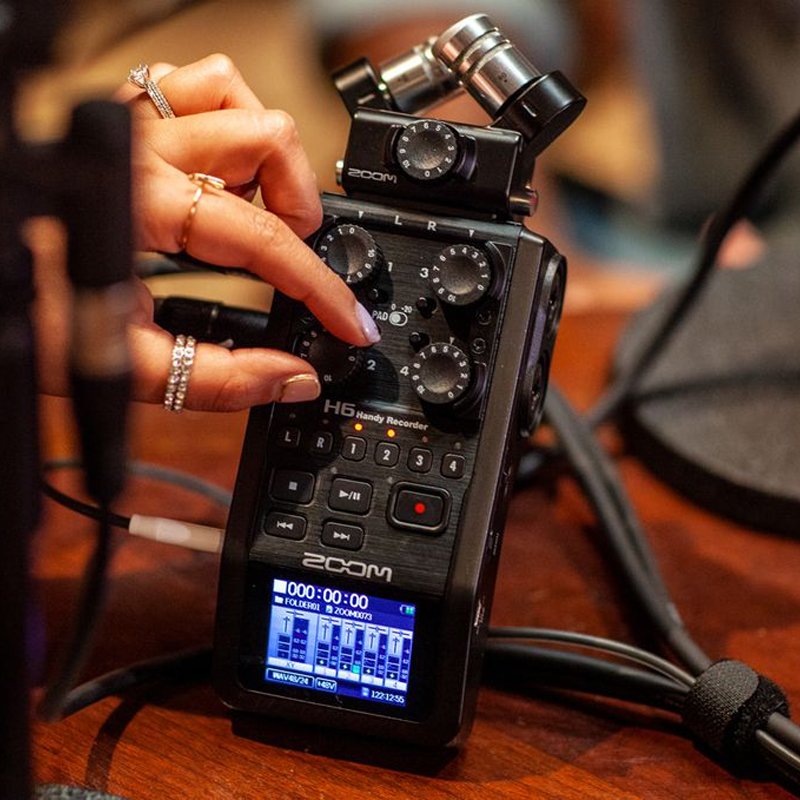 Zoom H6 Portable Handy Audio Recorder - الصورة 3